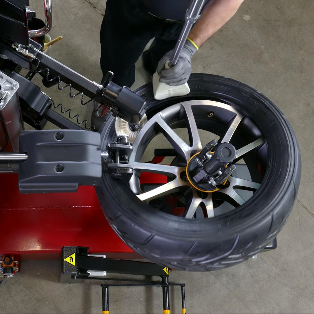 Corghi | Artigilo 5000 Touchless Electric Tire Changer with BPT Helper Assist Arm (AM5000)