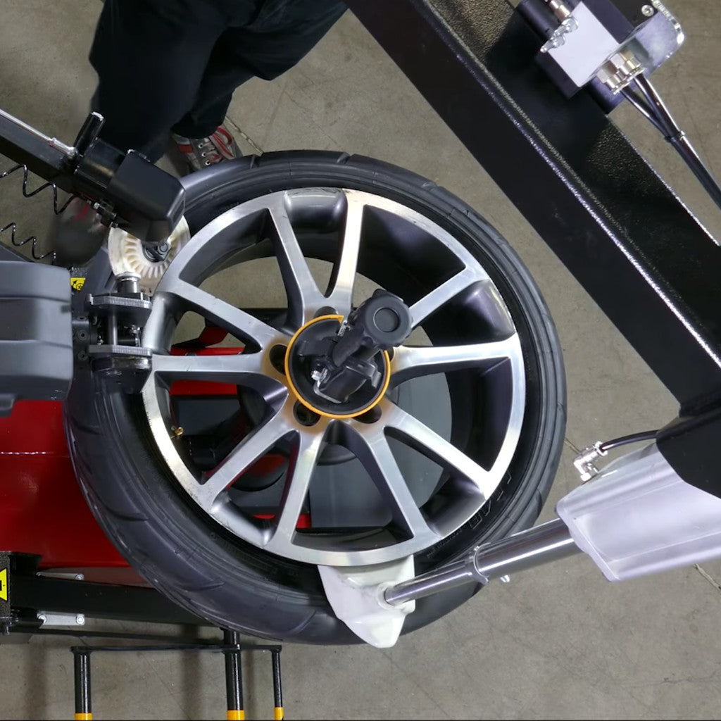 Corghi | Artigilo 5000 Touchless Electric Tire Changer with BPT Helper Assist Arm (AM5000)