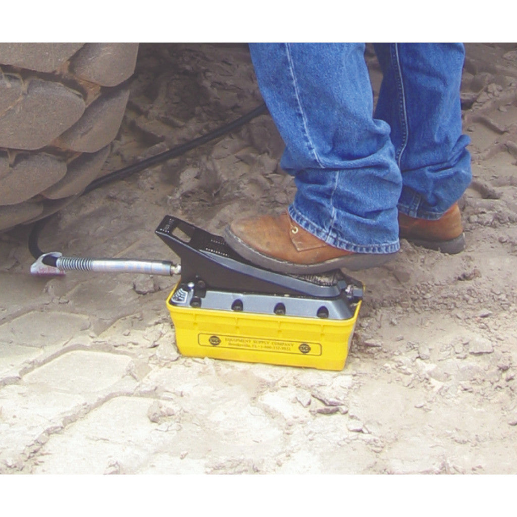 ESCO 10501C 3.5 Quart Turbo II Air Hydraulic Pump Kit with Hose Coupler