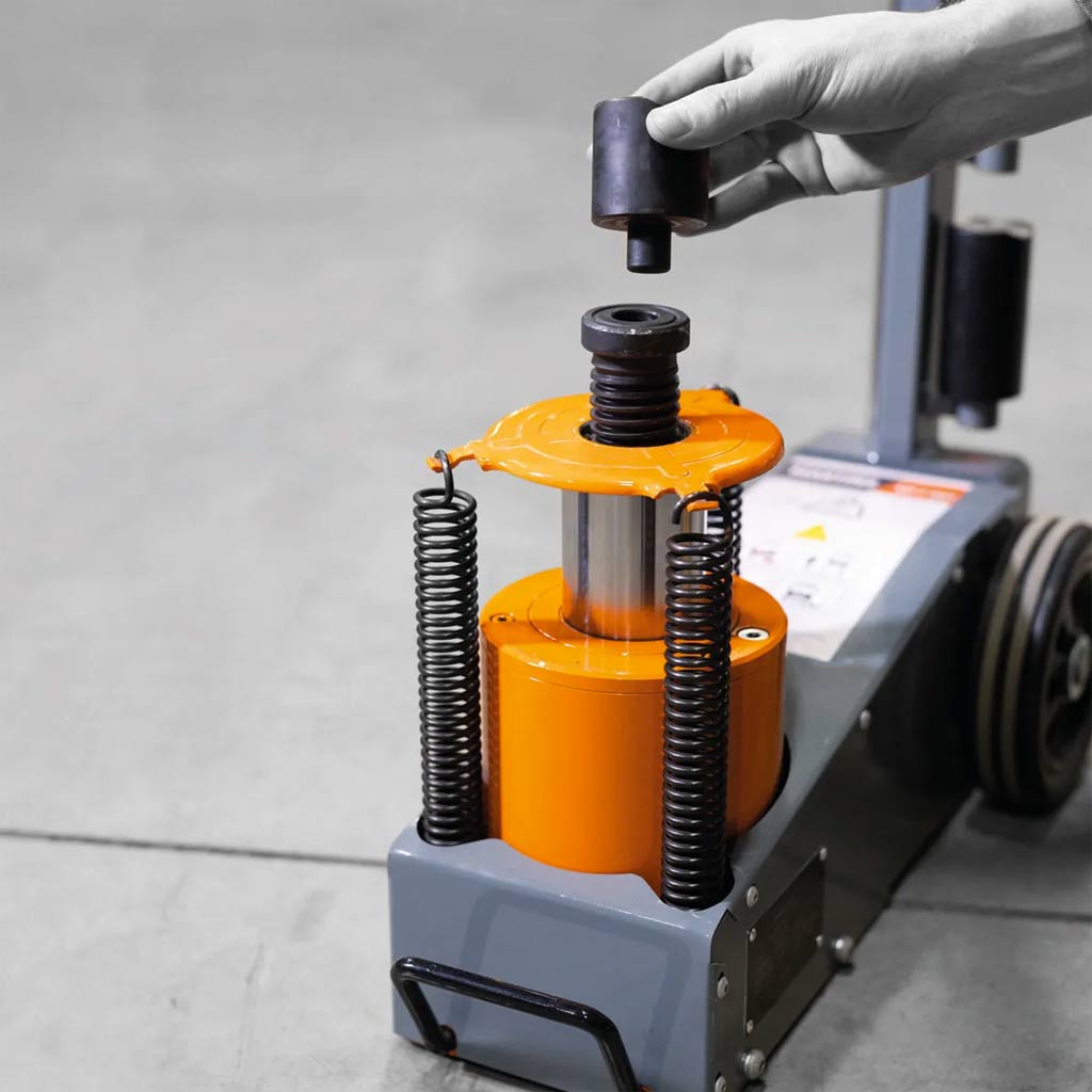 Martins | Professional 22-Ton Air/Hydraulic Floor Jack (MFJ-20T)