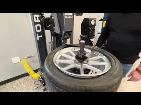 CEMB TORUK | High Performance Leverless Center Clamping Tire Changer