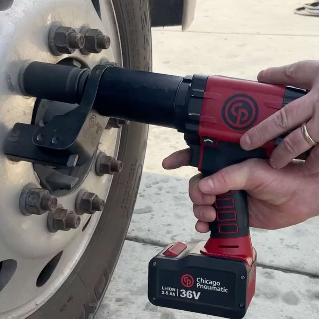 Chicago Pneumatic | Battery-Powered Nutrunner Torque Wrench with Mobile App for Truck Tires (CP8613CQWT)