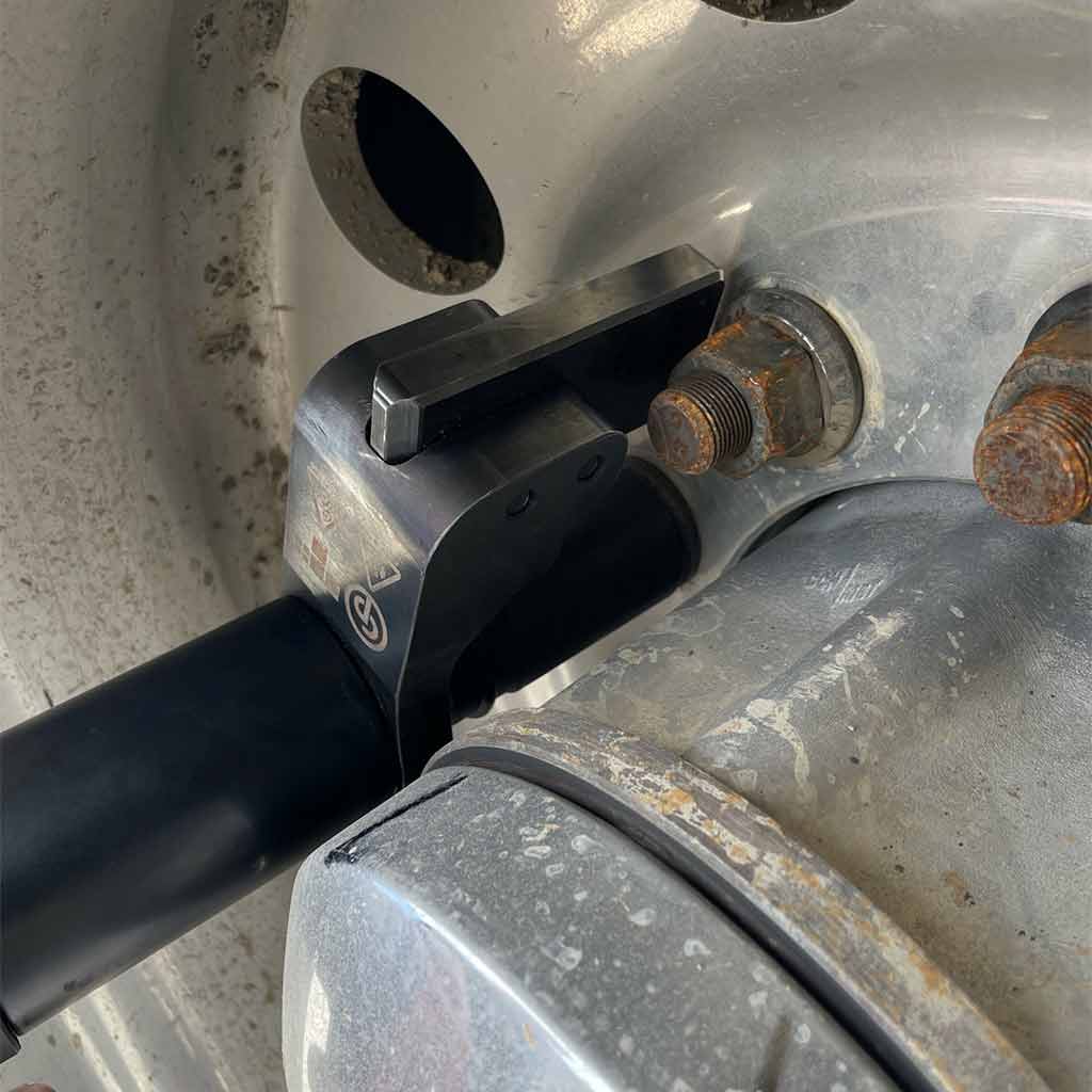 Chicago Pneumatic | Battery-Powered Nutrunner Torque Wrench with Mobile App for Truck Tires (CP8613CWT)