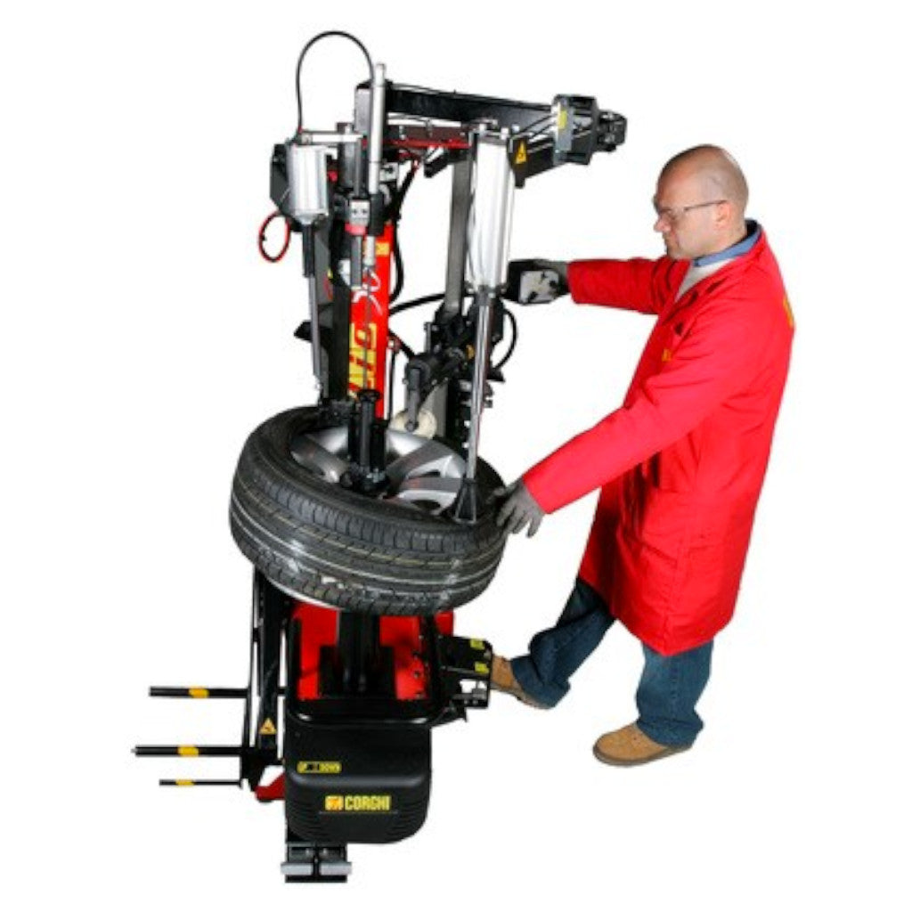 “Leva la Leva” technology, all physical efforts and risks of damaging particularly delicate or demanding rims and tires have been cut out.