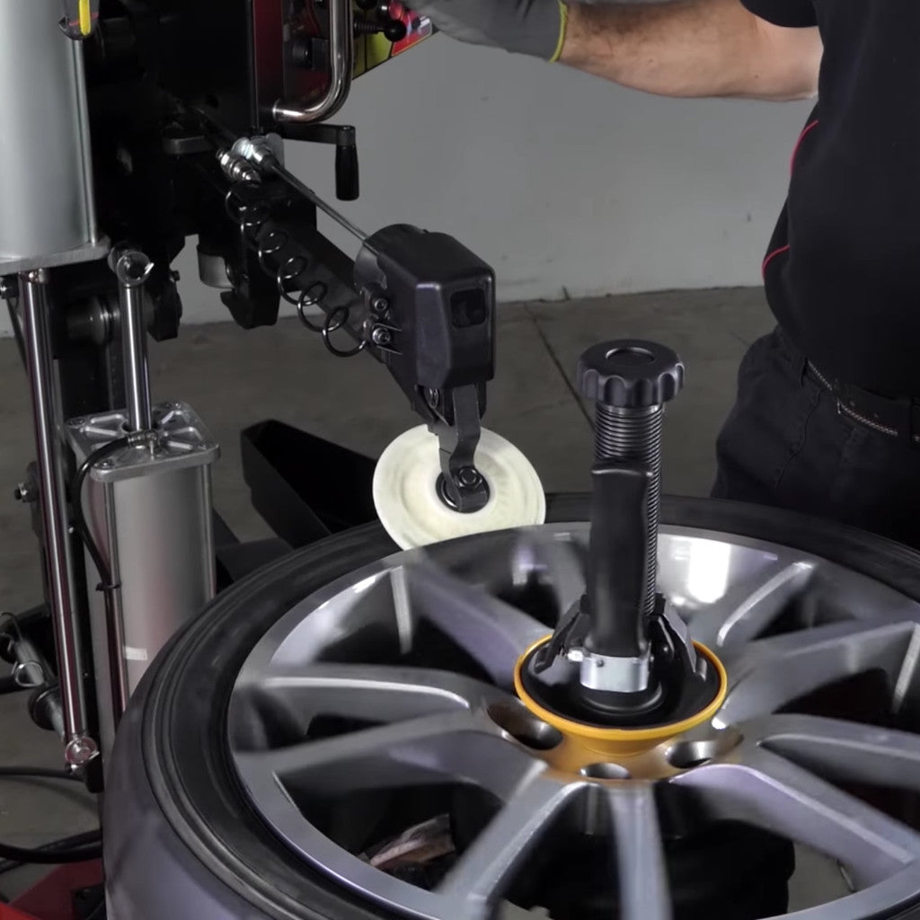 Corghi | Artigilo 5000 Touchless Electric Tire Changer with BPT Helper Assist Arm (AM5000)