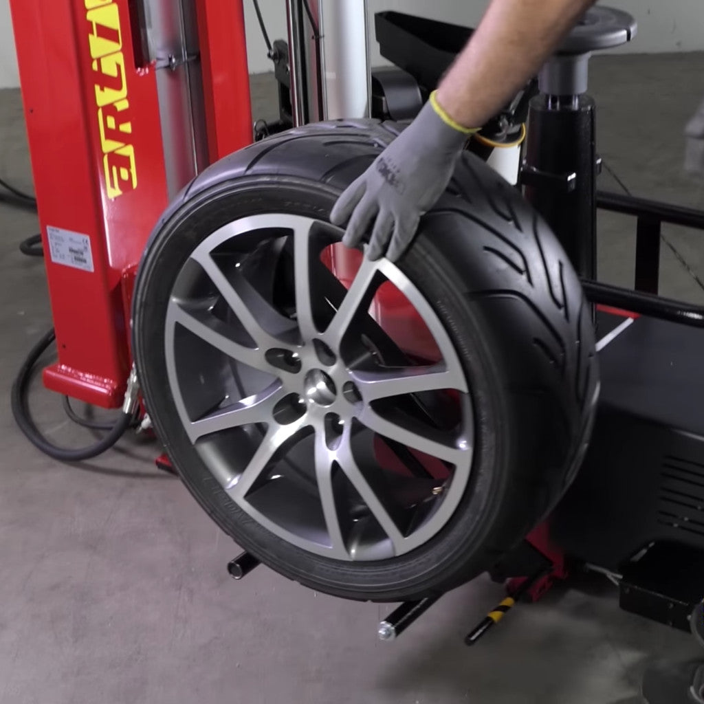 Corghi | Artigilo 5000 Touchless Electric Tire Changer with BPT Helper Assist Arm (AM5000)