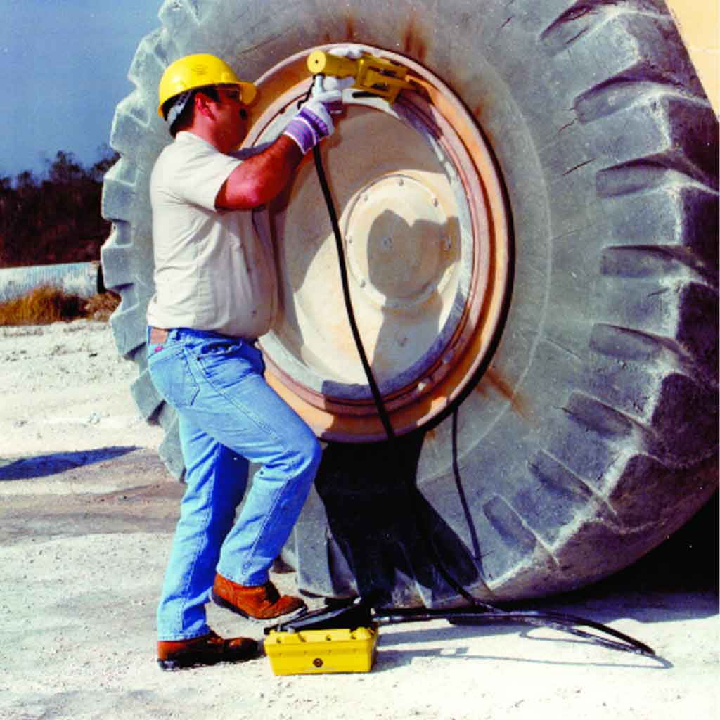 ESCO 10207 Giant Tire/Earthmover Bead Breaker Kit with 1/2 Gallon Hydraulic Air Pump