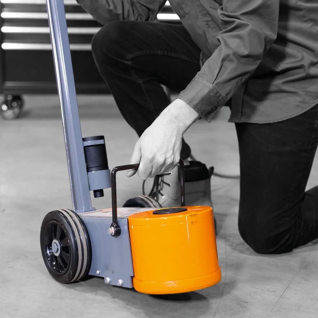 Martins MFJ-30T | Professional 33-Ton 2-Stage Air/Hydraulic Floor Jack