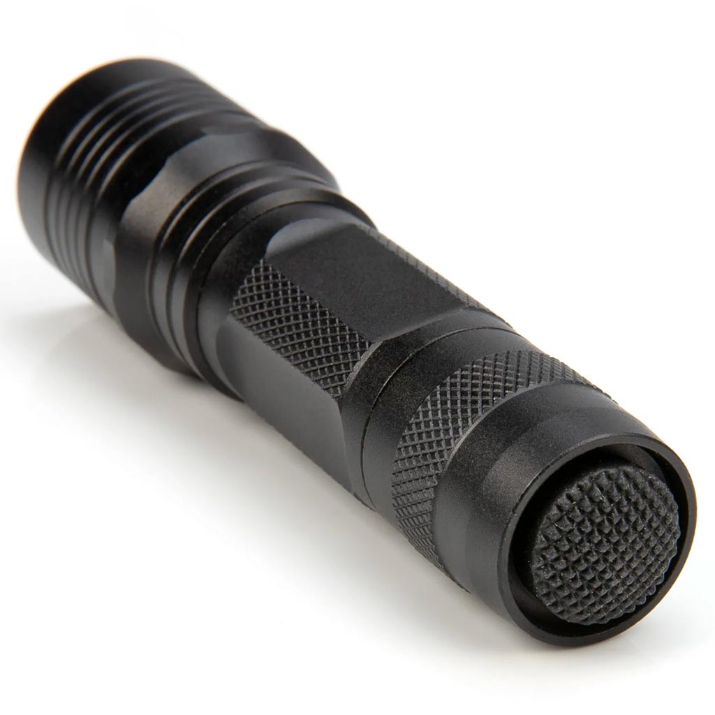 https://tiresupplynetwork.com/cdn/shop/products/steelman-96440-durable-aluminum-aa-battery-powered-pocket-size-mini-led-flashlight-Pic4_1200x.jpg?v=1672852090